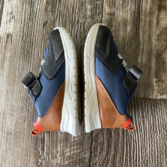 OshKosh B'Gosh Unisex-Child Bowie Sneaker, 5M - Picture 5 of 9